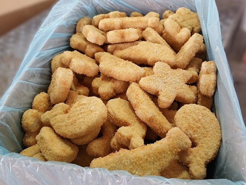 Фигурки из фарша диких лососевых пород в панировке штучная заморозка