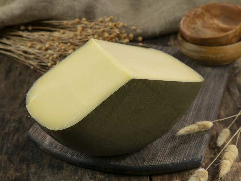 Сыр Гойя Жальгирис 40%